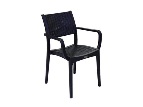 Silla plástica con brazos estilo rattan