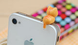ZOEAST Adorable Little Yellow Sitting Cat Sweet Cat Kitten Kitty Dust Plug 3.5mm Phone Plug Headphone Jack Earphone Cap Ear Cap Dustproof Plug Charm Compatible with iPhone 4 4S 5 5S 6 Plus